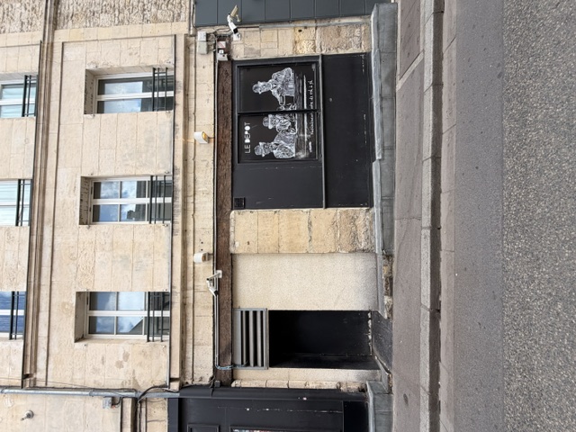 Enseigne extérieure Le Dépôt, Caen